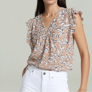 Ann Taylor loft beige ruffle sleeve top ❤️